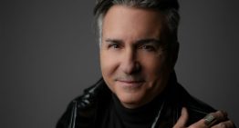 Alejandro Primero “revive” un clásico musical mientras celebra 50 años de carrera
