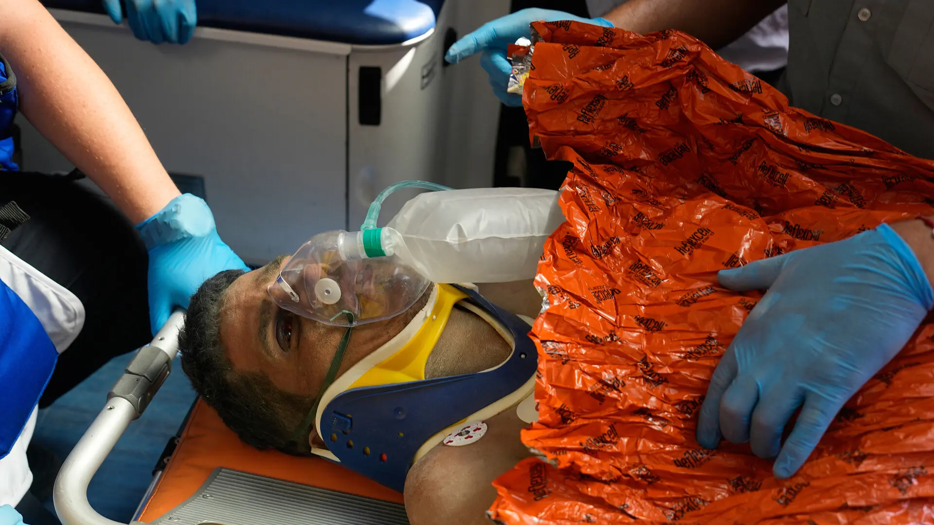 Rescatan a Hernán Gil tras ocho días atrapado bajo los escombros de un edificio derrumbado por los terremotos en Venezuela