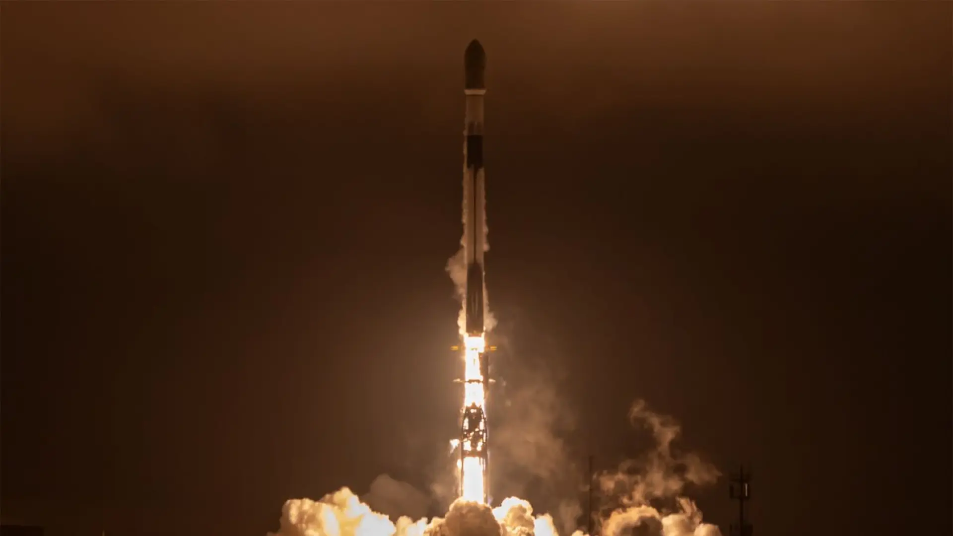 Hito en la industria espacial: SpaceX lanza con éxito el primer satélite comercial con energía nuclear