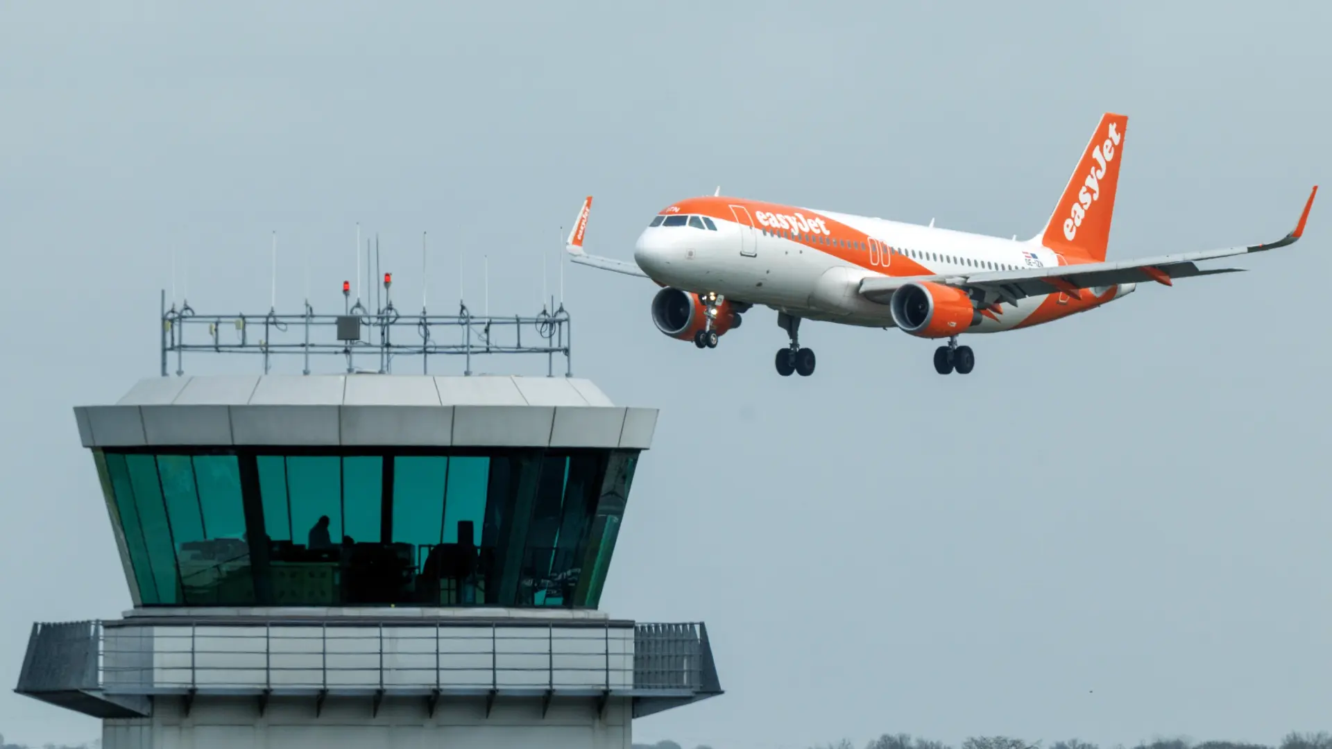 La venta de easyJet cambia de rumbo con una oferta de 6.670 millones de Apollo que supera la de Castlelake