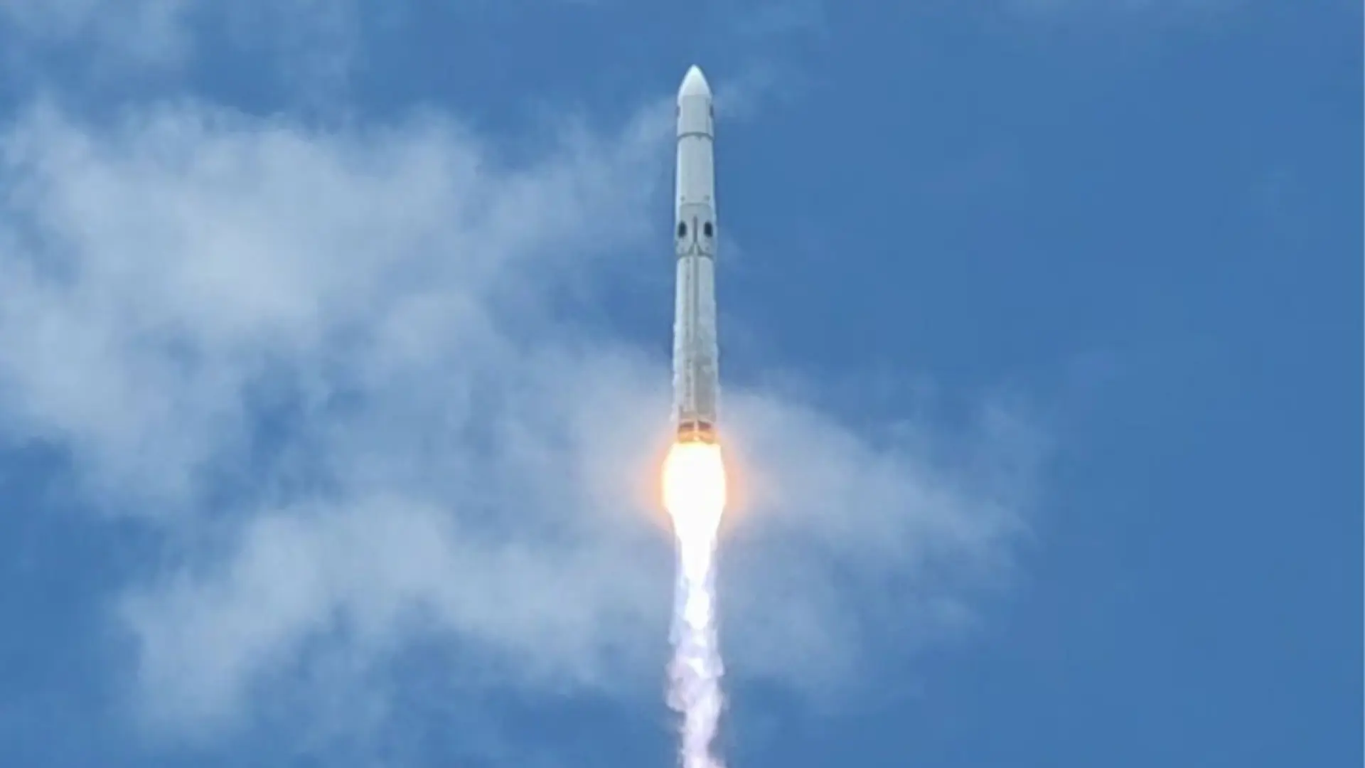 China planta cara a SpaceX y Blue Origin: logra aterrizar un cohete reutilizable por primera vez