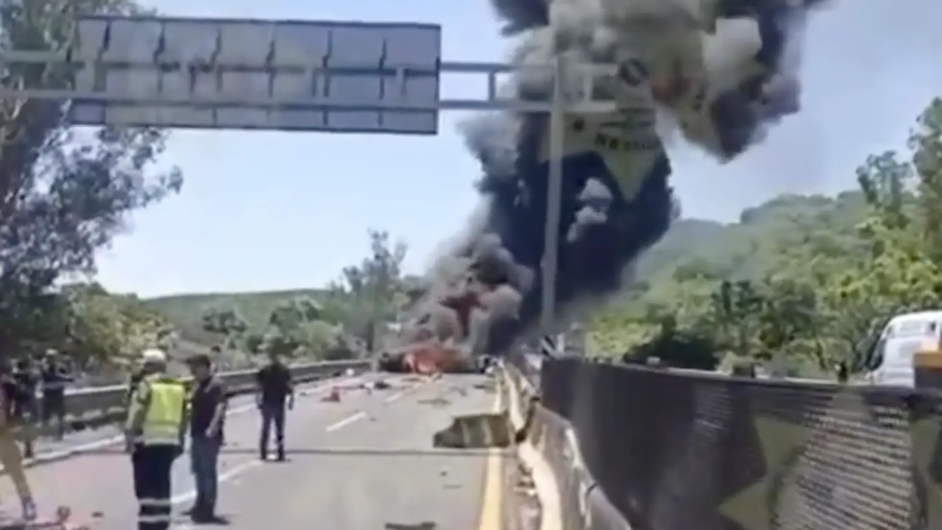 Al menos diez muertos y diez heridos en un accidente múltiple en una autopista de México