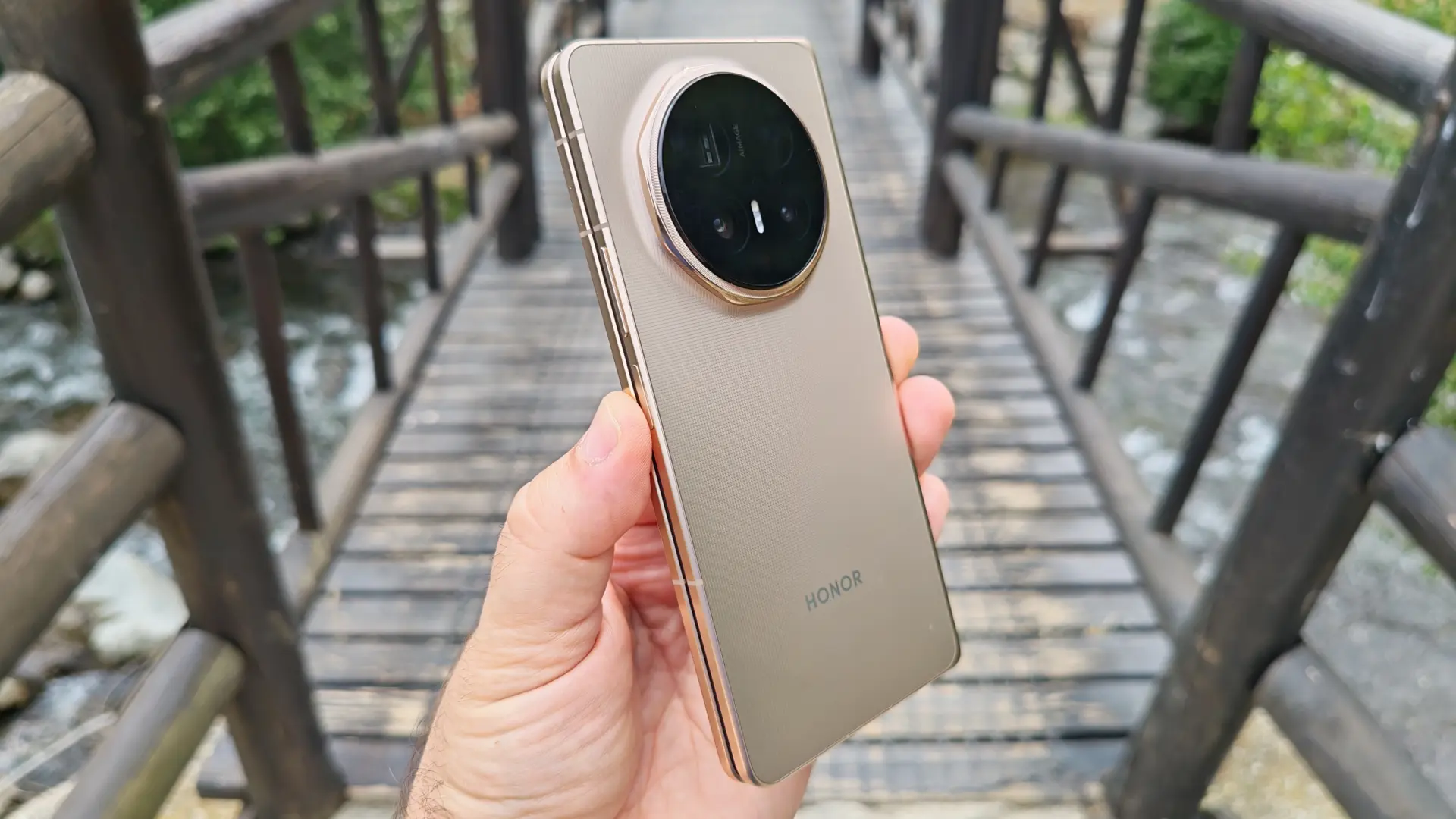 HONOR Magic V6: retoques y mejoras para seguir perfeccionando la magia de usar un móvil plegable