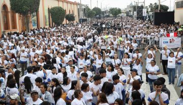 Miles de participantes se unen en Perú para romper el récord de la mayor clase de salsa