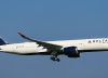 Susto en Chicago durante las fiestas del Día de la Independencia: un fuego artificial alcanza un vuelo Delta durante su aterrizaje