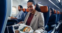 El Caribe colombiano despega: LATAM lleva el arroz apastelado de la chef barranquillera Carolina Asmar a sus vuelos internacionales