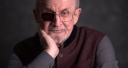 El Juzgado declara culpable de «un acto de terrorismo» al agresor de Salman Rushdie