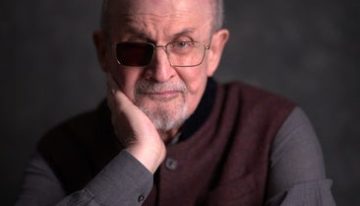 El Juzgado declara culpable de «un acto de terrorismo» al agresor de Salman Rushdie