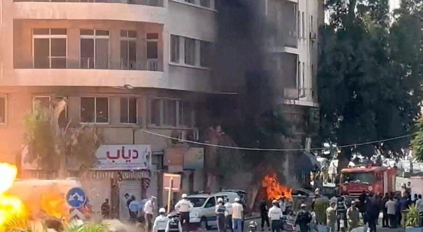 Registran varias explosiones en la capital de Siria durante la visita de Macron, quien se encuentra a salvo