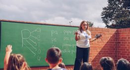Mientras la IA responde preguntas, un colegio colombiano obtiene reconocimiento internacional por enseñar a formularlas