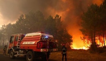 Francia pide ayuda a la UE para frenar unos incendios que obligan a evacuar a 40.000 personas