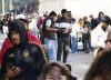 León XIV reza ante la tumba de un bebé inmigrante en Lampedusa y pide a Europa «pensar de otra manera»