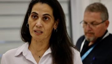 En el velatorio de Teherán, de luto para el funeral de Jamenei: tráfico cortado, tiendas cerradas y férrea seguridad