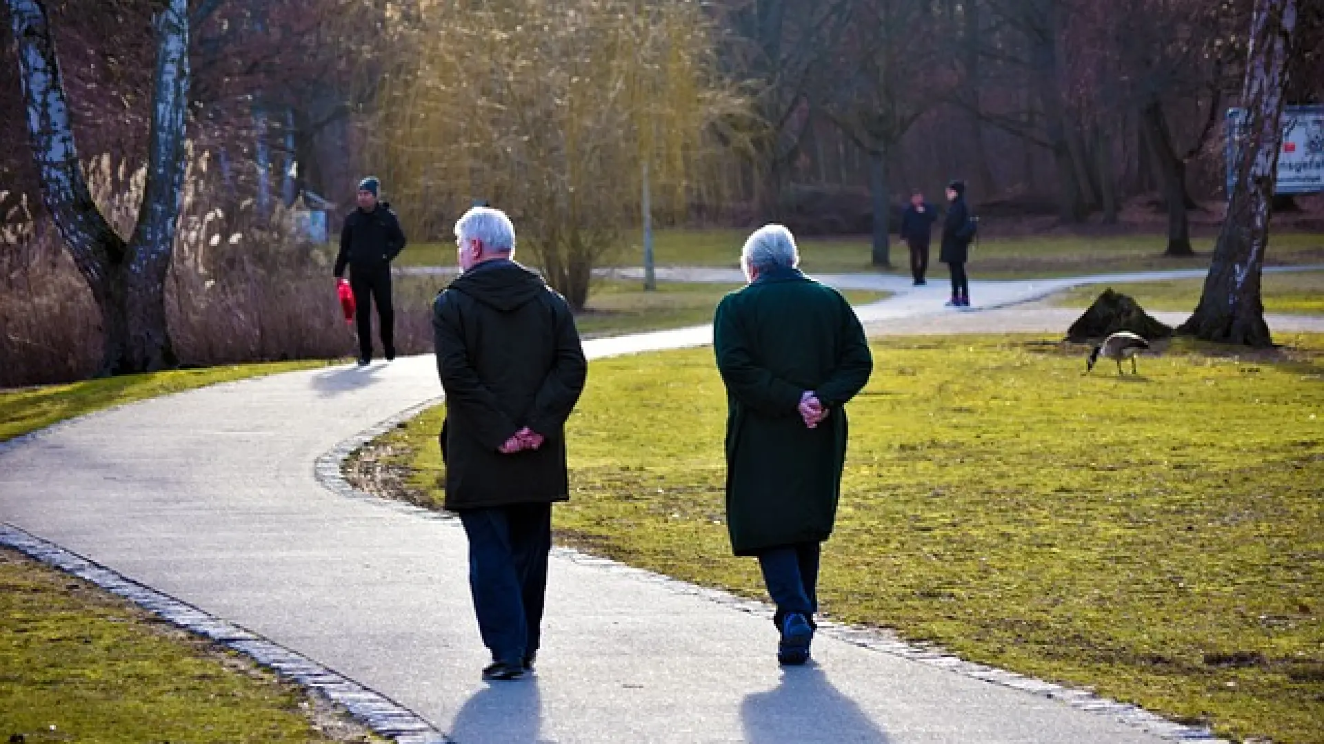 La Sanidad inglesa estudia una iniciativa de «recompensas» por caminar 30 minutos al día