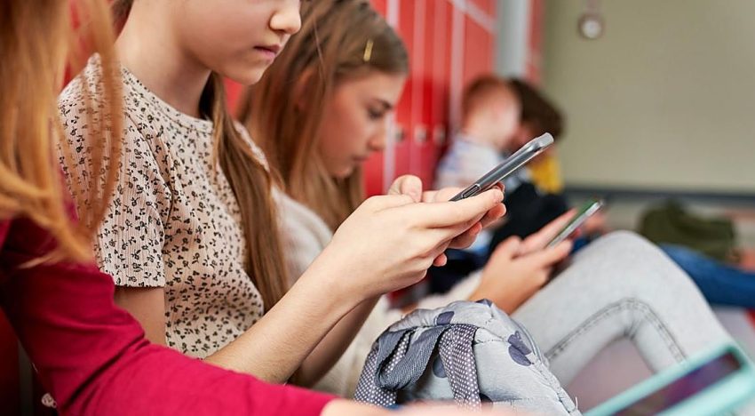 La Comisión propondrá limitar a 13 años el acceso a redes sociales a los niños