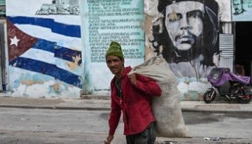 Petro se despide de la presidencia de Colombia con un peregrinaje a una Cuba en ruinas