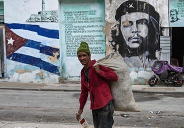 Petro se despide de la presidencia de Colombia con un peregrinaje a una Cuba en ruinas