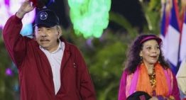 La campaña de Flavio Bolsonaro sigue de bache en bache a dos meses de las elecciones en Brasil