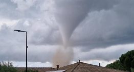 Al menos dos desaparecidos bajo los escombros tras el paso de un tornado en el sur de Francia