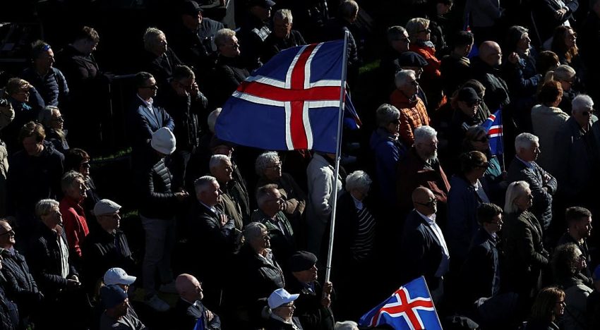 Islandia decide si reanuda el proceso de adhesión a la UE con una ligera ventaja del 'sí'