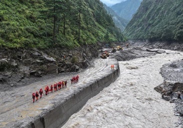 La riada del Himalaya deja 93.000 afectados y comunidades enteras aisladas entre las montañas
