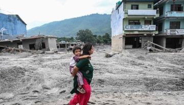 Rescate de supervivientes contra el reloj en Nepal: 100 trabajadores continúan atrapados en un túnel hidroeléctrico