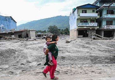 Rescate de supervivientes contra el reloj en Nepal: 100 trabajadores continúan atrapados en un túnel hidroeléctrico