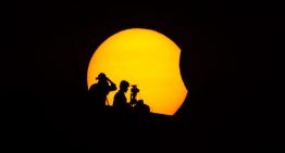 Los mejores filtros para fotografía el eclipse solar con el móvil y dónde comprarlos