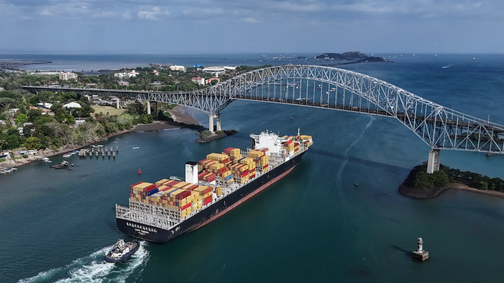 El Canal de Panamá reduce el tránsito diario de buques para enfrentar a El Niño