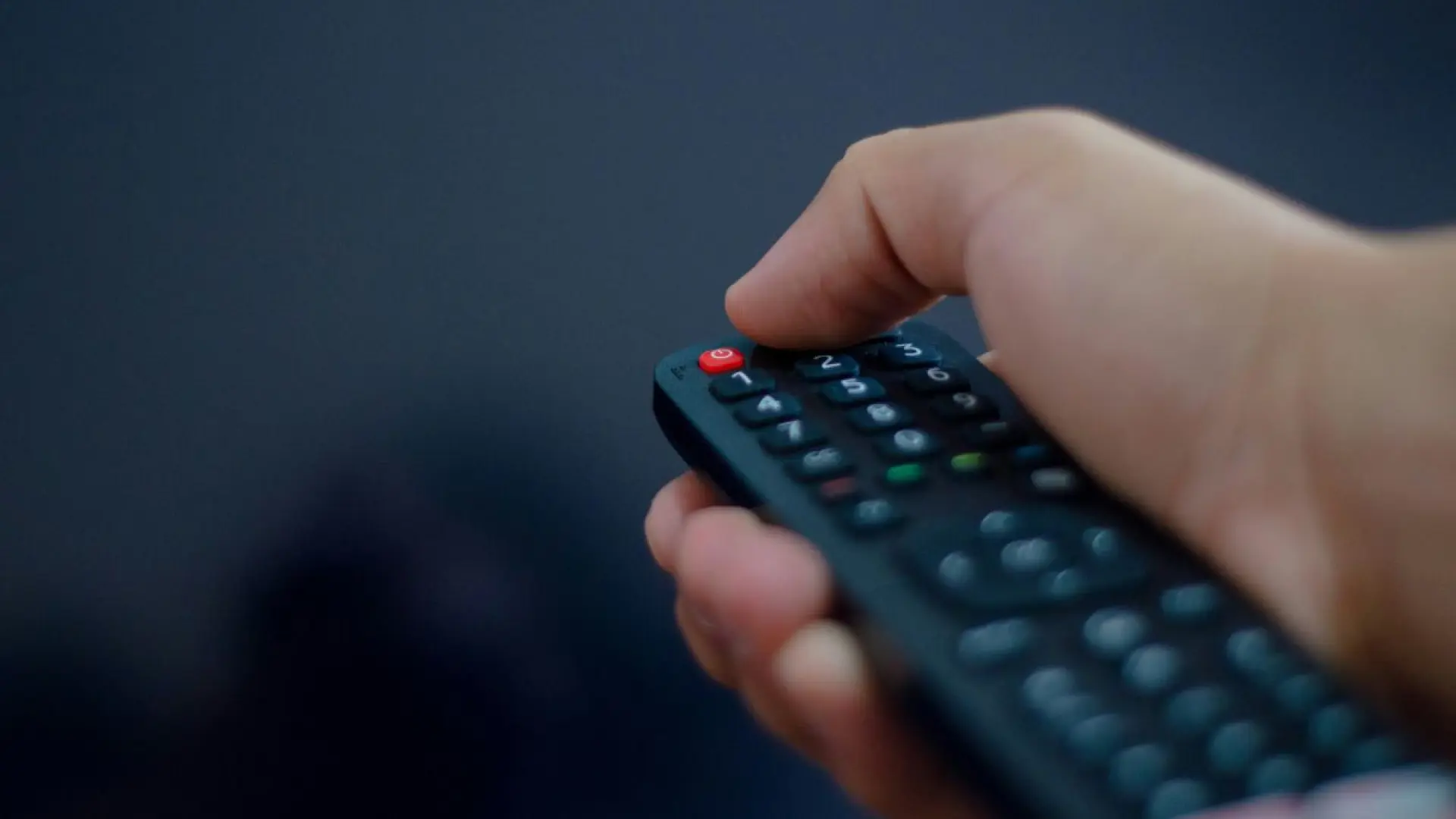 La TDT cambia el 5 de noviembre: habrá que resintonizar los canales para empezar a verlos en UHD