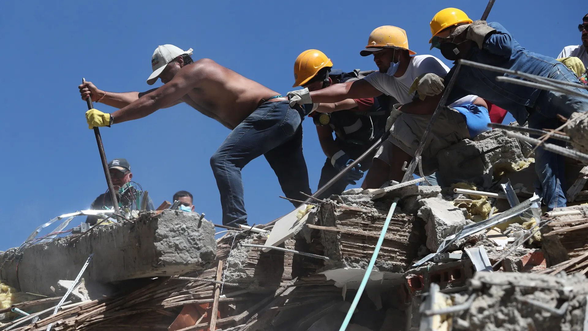 Suben a 281 los muertos y a 3.970 los heridos del terremoto de Colombia y cada vez hay menos probabilidad de hallar supervivientes