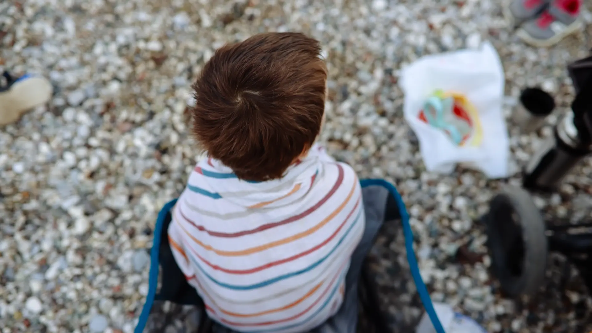 Los hijos de padres jóvenes tienen hasta diez veces más probabilidad de sufrir carencias materiales severas que el resto