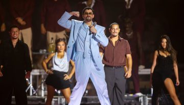 “Debí Tirar Más Fotos World Tour” en cifras: la gira que movió 200 toneladas por cuatro continentes