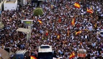 Terroristas del 'Nuevo IRA' planean expulsar a los inmigrantes de Irlanda con violencia: «Va a ser el momento de la guerra civil»