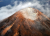 Evacúan a dos aldeas por una potente erupción del volcán de Fuego en Guatemala