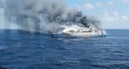 Muere una mujer en el incendio de un ferri en Bali con más de 170 personas a bordo