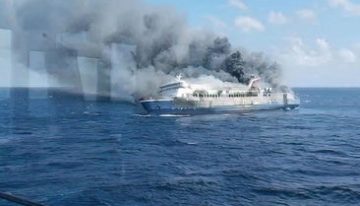 Muere una mujer en el incendio de un ferri en Bali con más de 170 personas a bordo
