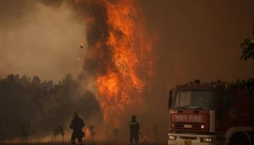 Al menos dos muertos y nueve heridos en un incendio declarado en la isla griega de Salamina