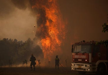 Al menos dos muertos y nueve heridos en un incendio declarado en la isla griega de Salamina