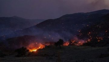 Francia controla el megaincendio del suroeste, que amenaza con arruinar la temporada veraniega