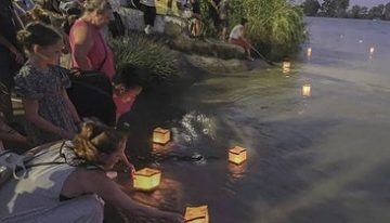 Casi 2.000 voluntarios arrastran un castillo de 360 toneladas con cuerdas y raíles en Japón