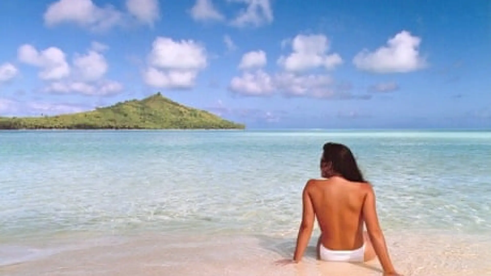 Una espalda desnuda en Bora Bora: la historia detrás de 'Jennifer in Paradise', la primera foto editada con Photoshop