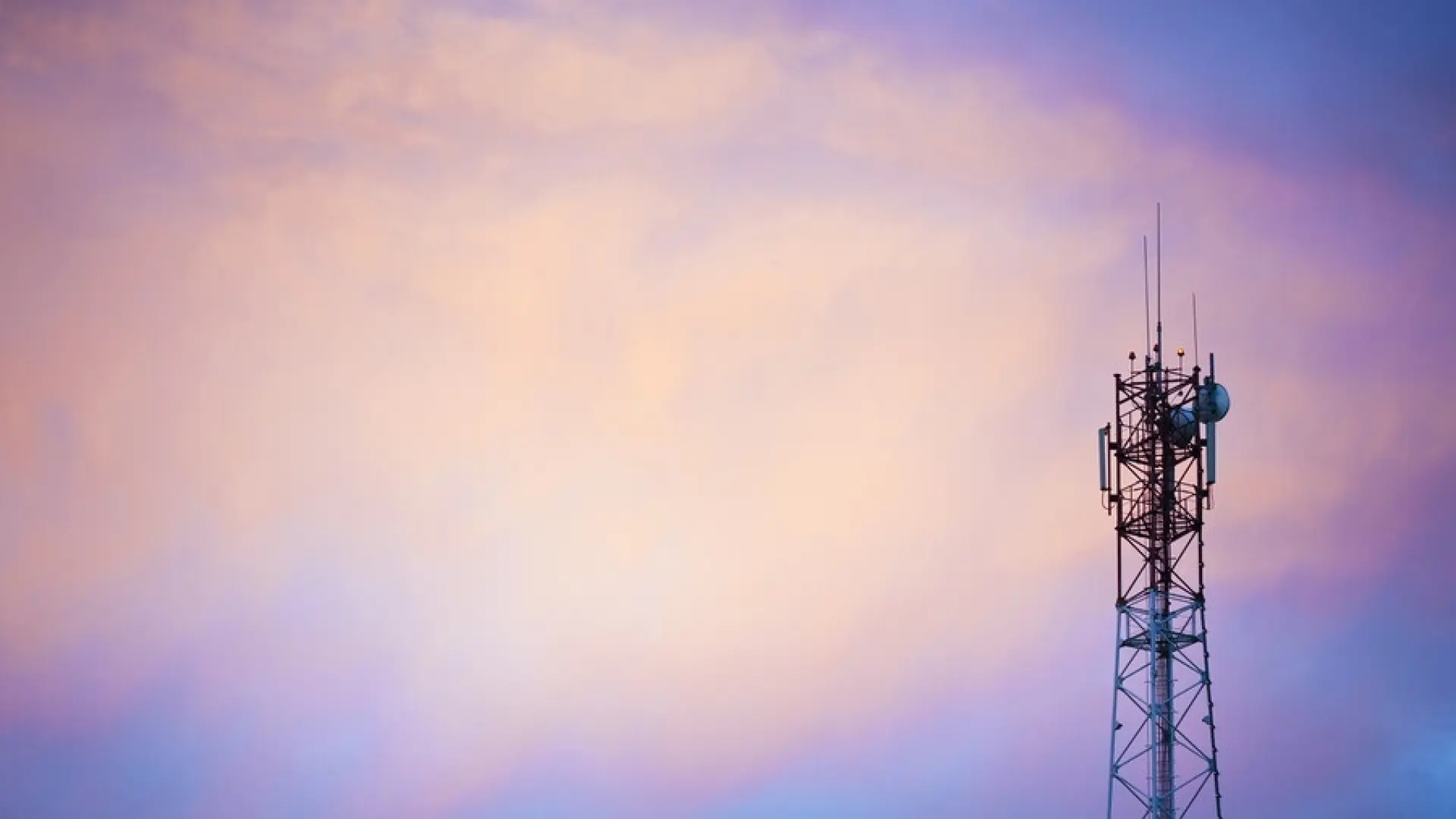 Del 'fuera de cobertura' al 5G directamente: así quiere España conectar sus pueblos más aislados