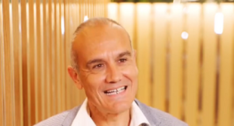 Patricio Ochoa, experto en longevidad: «Los auriculares bluetooth y el microondas utilizan ondas electromagnéticas muy parecidas»