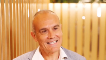 Patricio Ochoa, experto en longevidad: «Los auriculares bluetooth y el microondas utilizan ondas electromagnéticas muy parecidas»