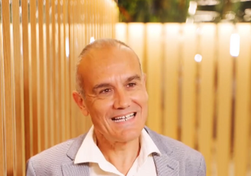 Patricio Ochoa, experto en longevidad: «Los auriculares bluetooth y el microondas utilizan ondas electromagnéticas muy parecidas»