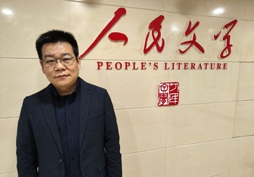China condena a tres años de prisión al artista Gao Zhen tras «burlarse» de Mao