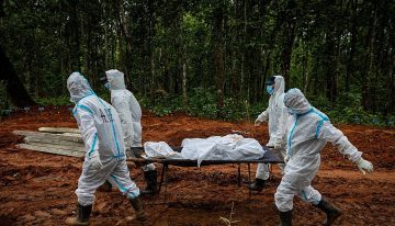 La tragedia de Nepal y Tíbet  supera los 1.000 muertos mientras los equipos de rescate buscan el milagro en túneles