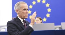 Europa quiere prohibir el 'scroll' infinito en redes sociales a los menores de 18 años