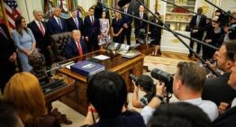 Los medios vetados por Trump piden a un juez que restaure su acceso a la Casa Blanca hasta un fallo definitivo